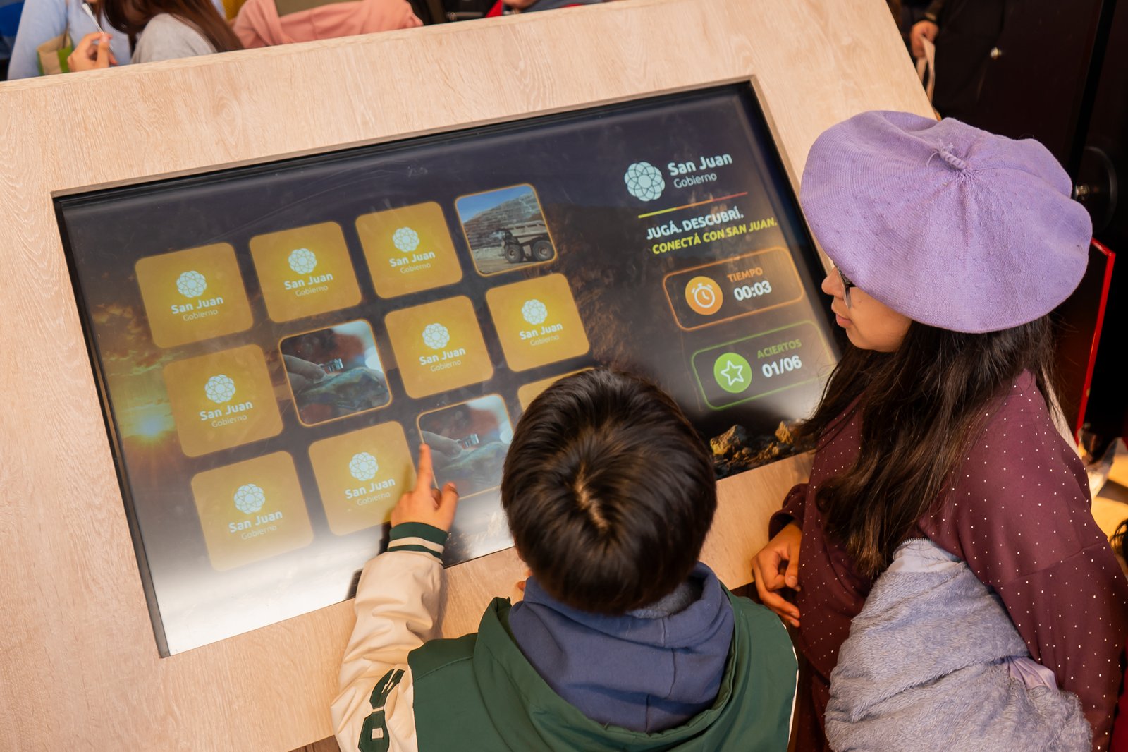 Provincia de San Juan — stand interactivo en Expo Rural 2026 con pantallas touch y tótem