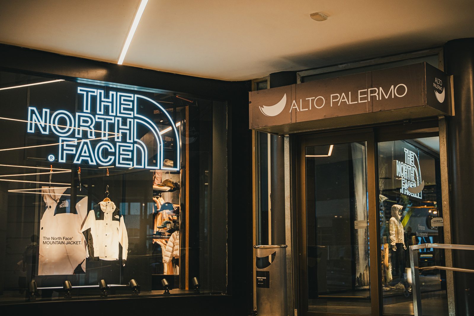 The North Face — local en Alto Palermo Shopping durante el lanzamiento de las ThermoBall Traction Mule